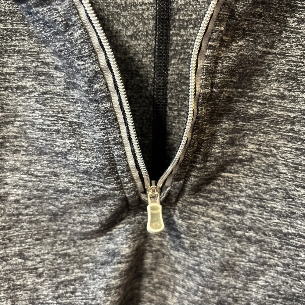 Lululemon Gray Black Run Dash 1/2 Half Zip Pullover Long Sleeve Top Size 10